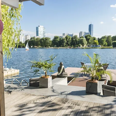 Ajo Vienna Beach - Contactless Check-In Exterior photo