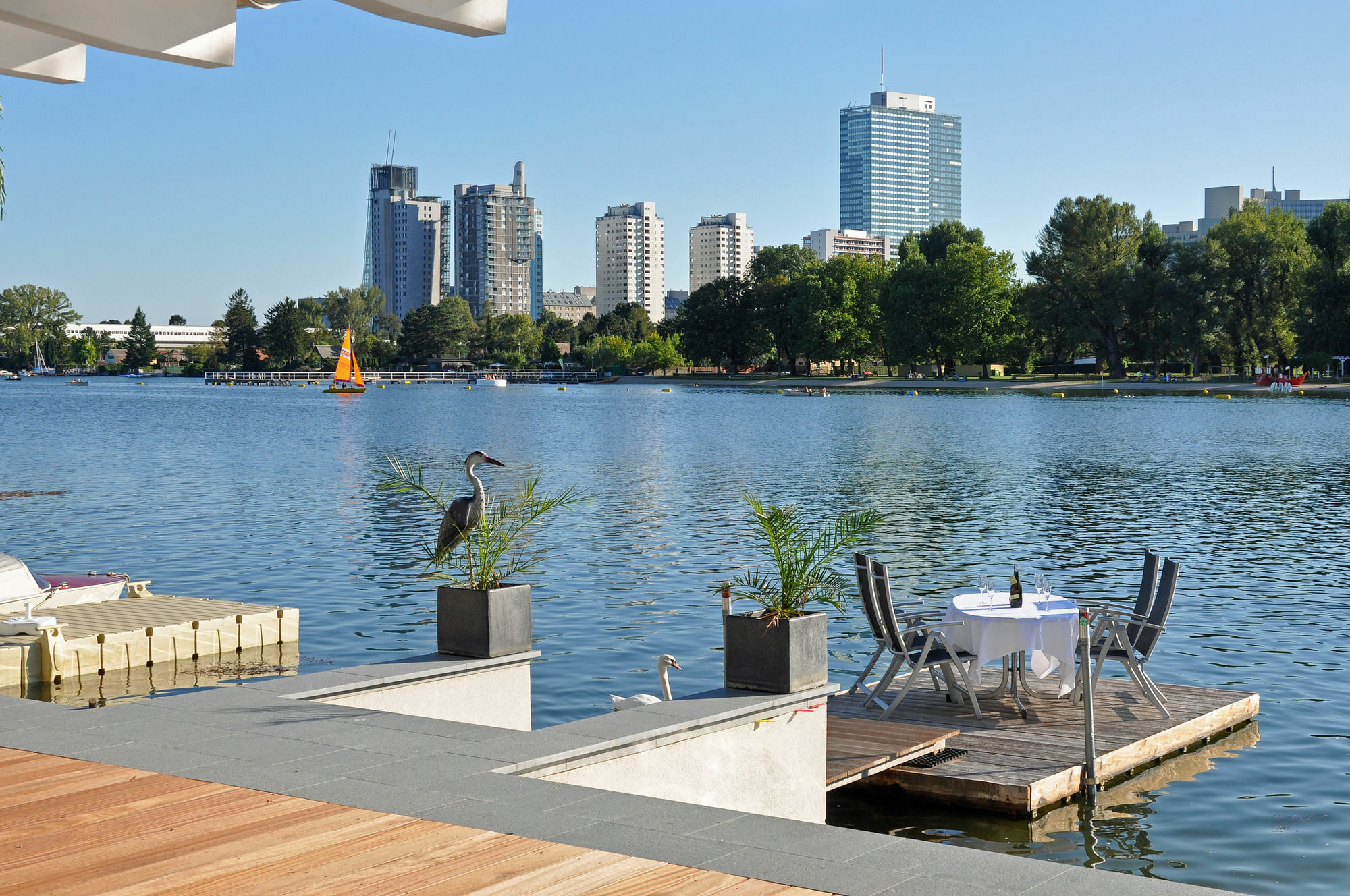 Ajo Vienna Beach - Contactless Check-In